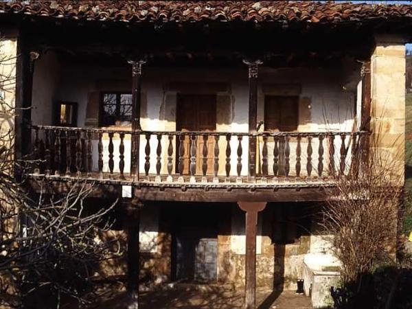 Casa rural en Corao Castillo s/n Calleprincipalsn photo 2