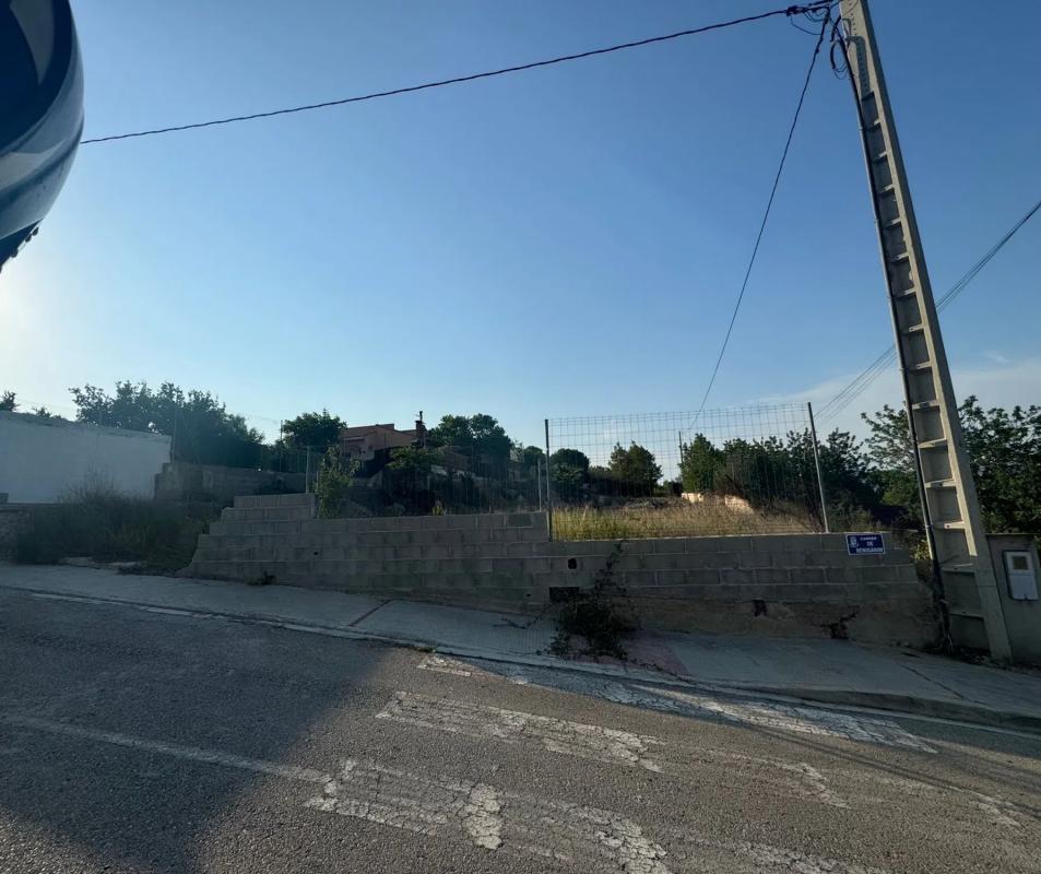 Land for sale in La Pobla de Vallbona, Valencia photo 1