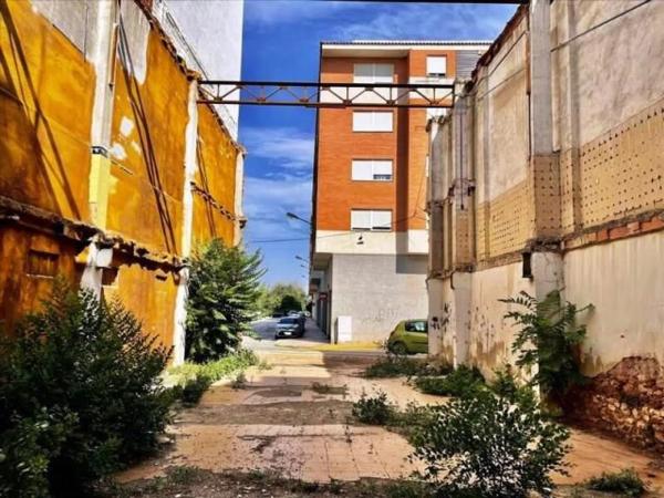 Terreno en calle la Bàscula, 3 thumbnail 2