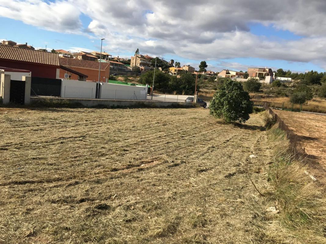 Land for sale in La Pobla de Vallbona, Valencia photo 2