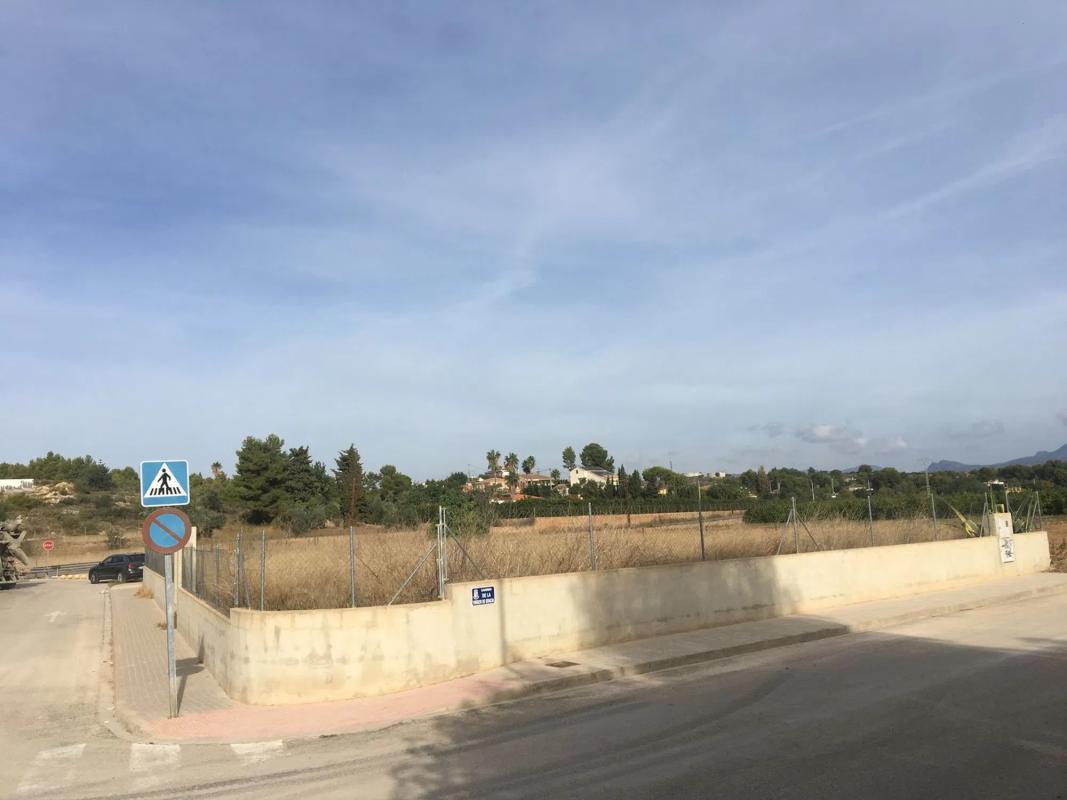 Land for sale in La Pobla de Vallbona, Valencia photo 3