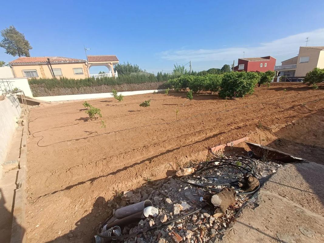Land for sale in La Pobla de Vallbona, Valencia photo 2