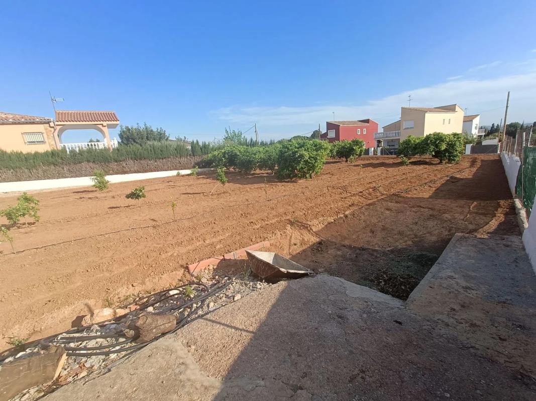 Land for sale in La Pobla de Vallbona, Valencia photo 3