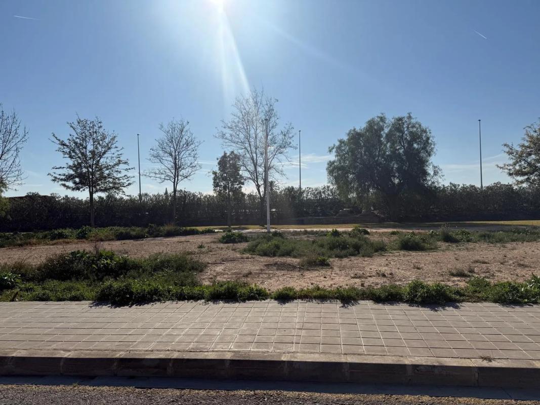 Land for sale in La Pobla de Vallbona, Valencia photo 2