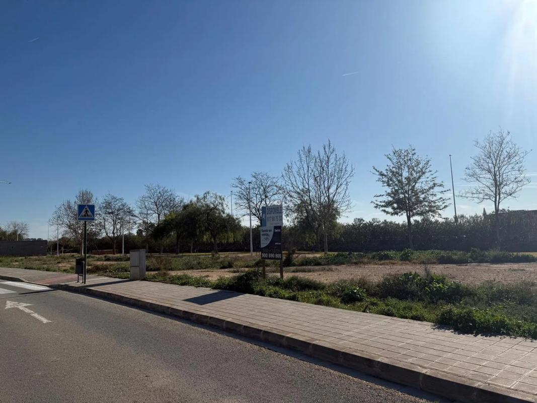 Land for sale in La Pobla de Vallbona, Valencia photo 5