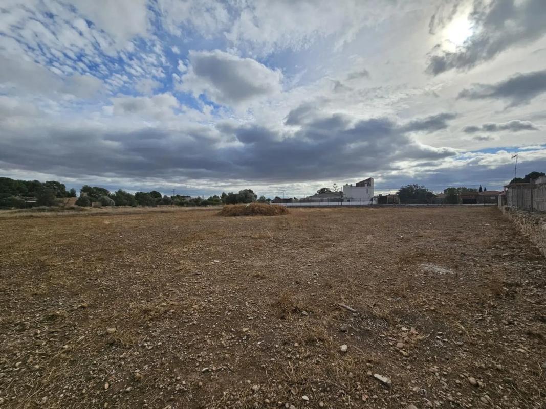 Land for sale in La Pobla de Vallbona, Valencia photo 4