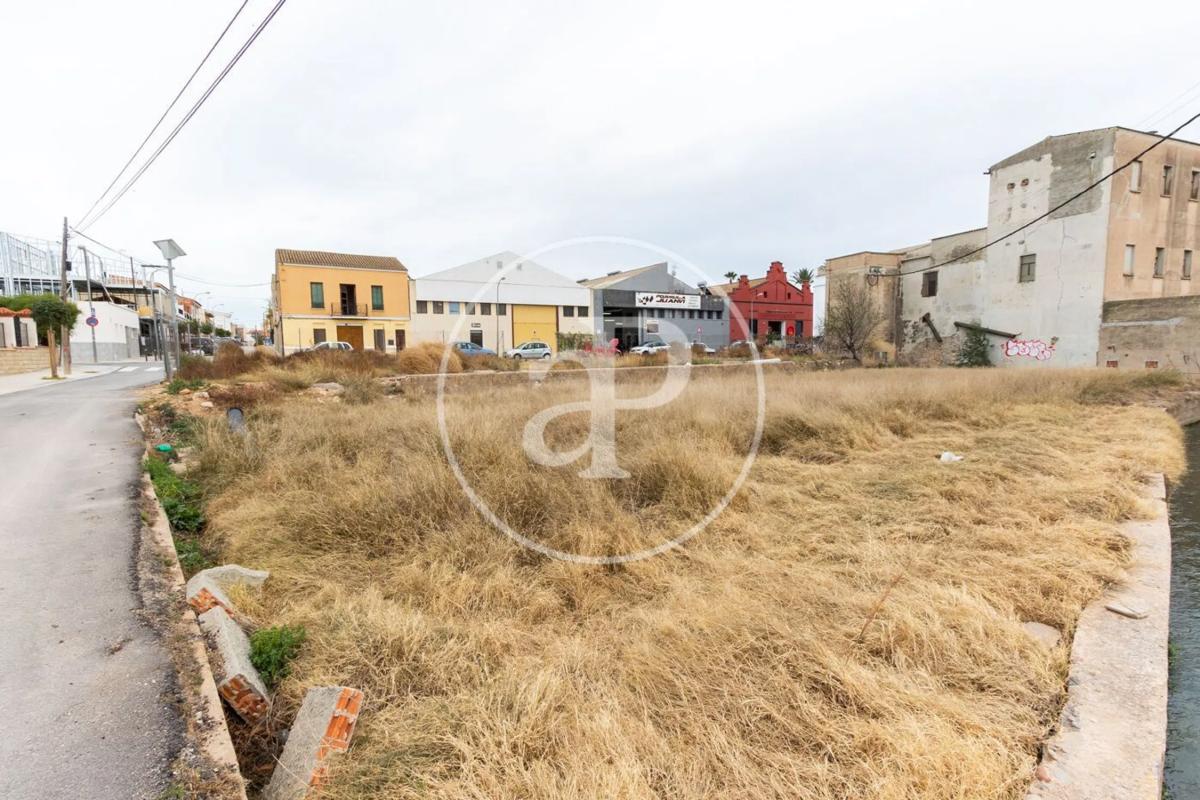 Terreno en venta en L'Eliana, Valencia photo 1