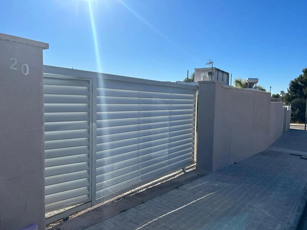 Land for sale in La Pobla de Vallbona, Valencia photo 2