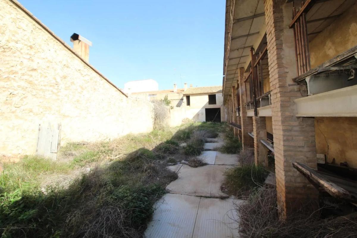 Land for sale in La Pobla de Vallbona, Valencia photo 2