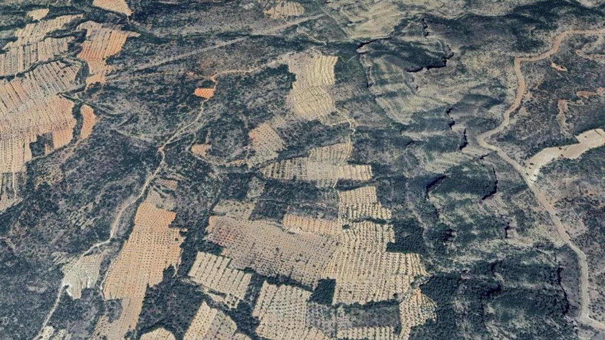 Terreno en venta en Jalance, Valencia photo 3