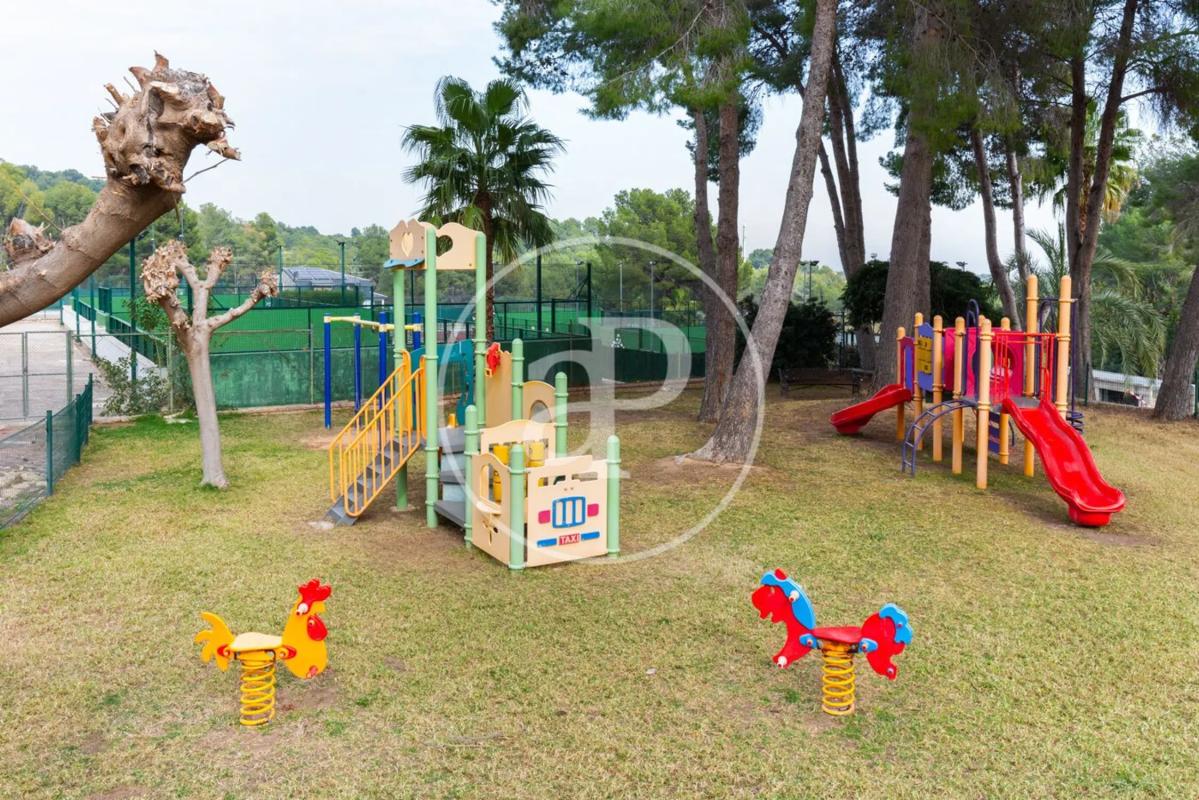 Terreno en venta en Chiva, Valencia photo 1