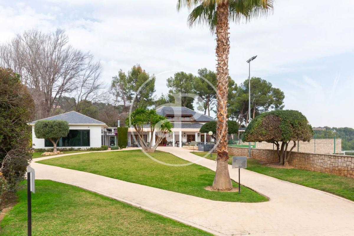 Terreno en venta en Chiva, Valencia photo 2