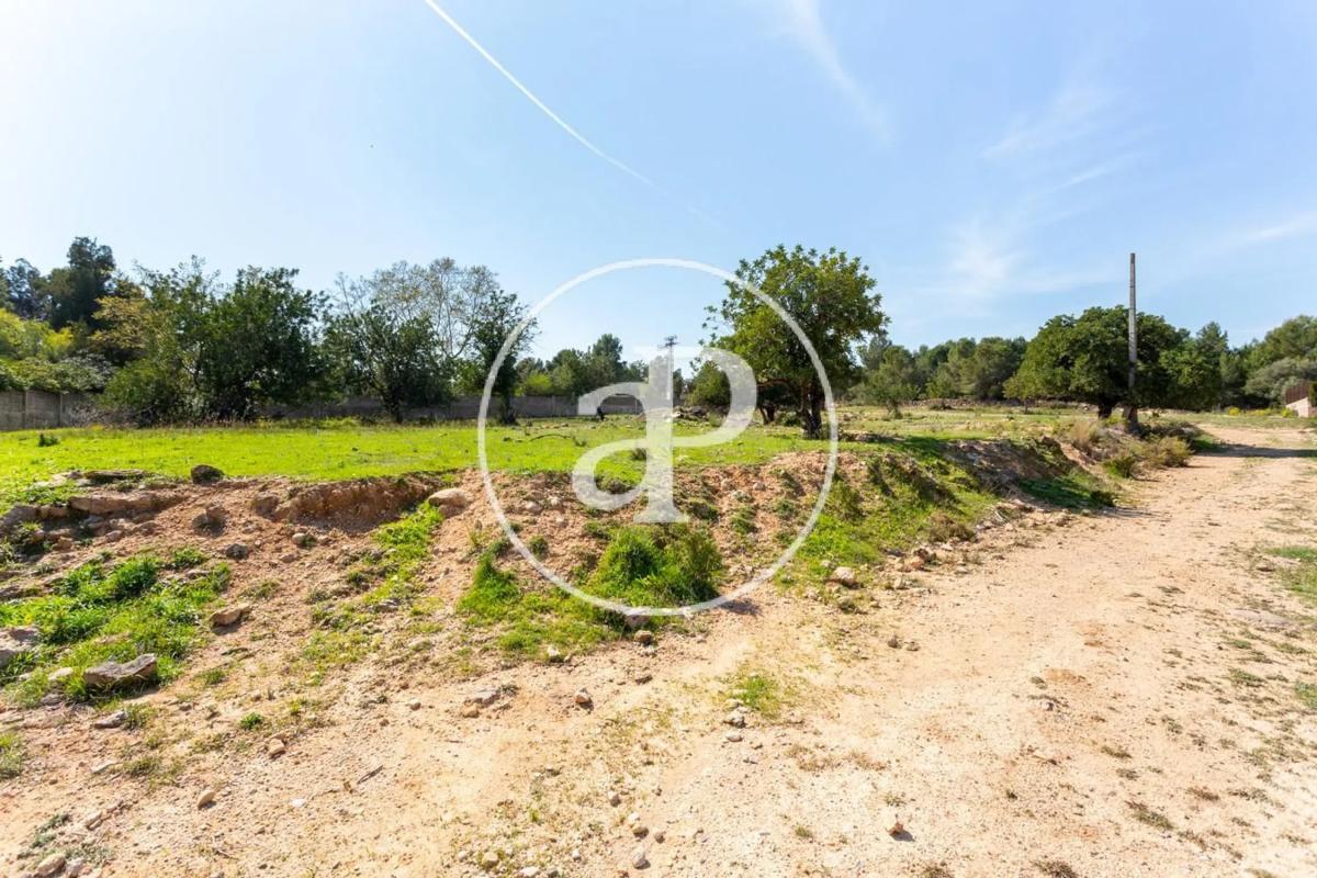 Terreno en venta en Chiva, Valencia photo 1