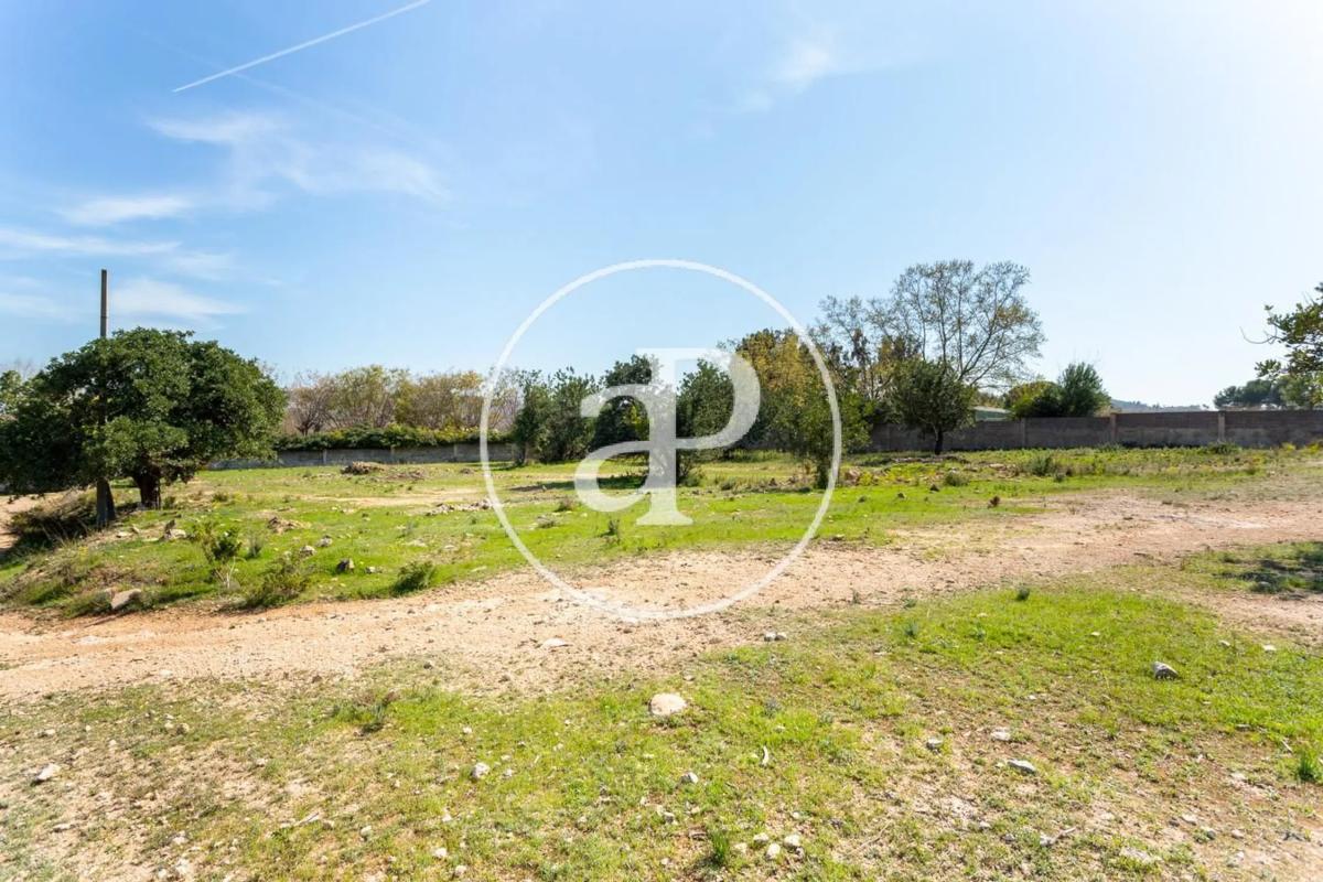 Terreno en venta en Chiva, Valencia photo 2