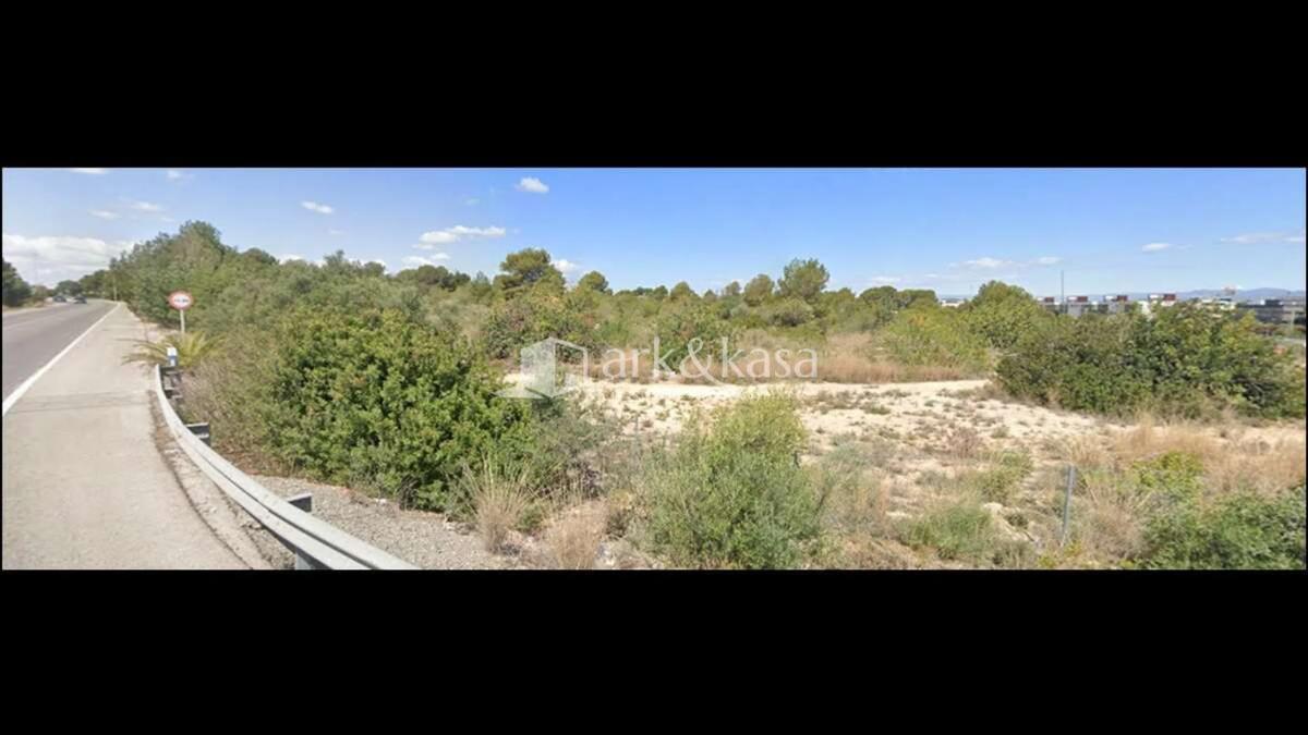 Terreno en venta en Paterna, Valencia photo 1