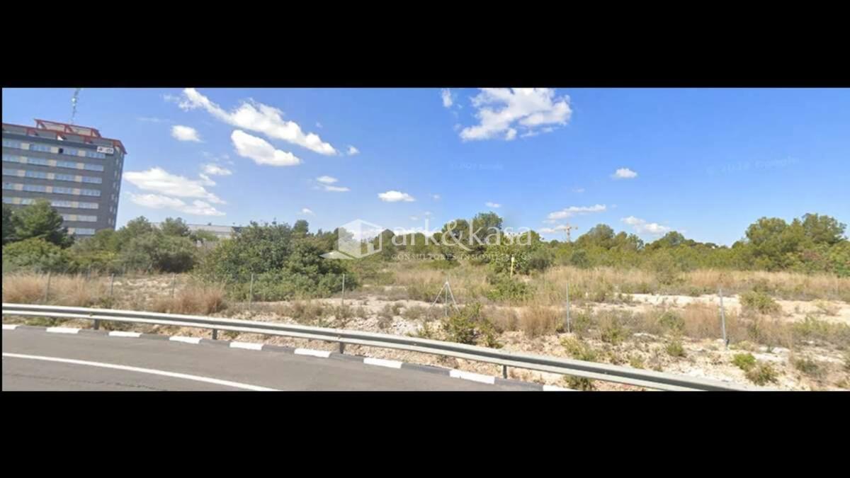 Terreno en venta en Paterna, Valencia photo 2
