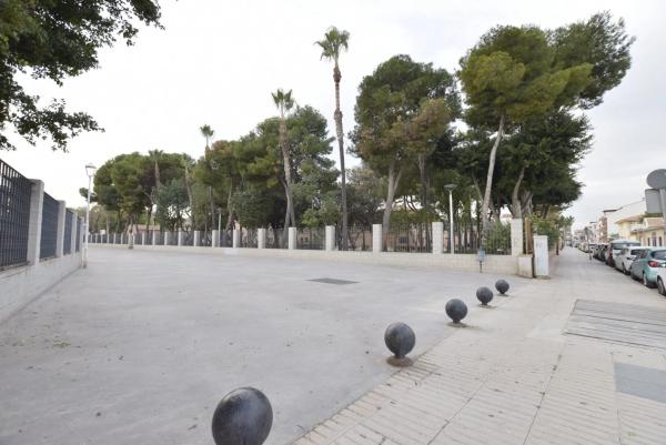 Terreno en calle Reial Sèquia de Montcada photo 4