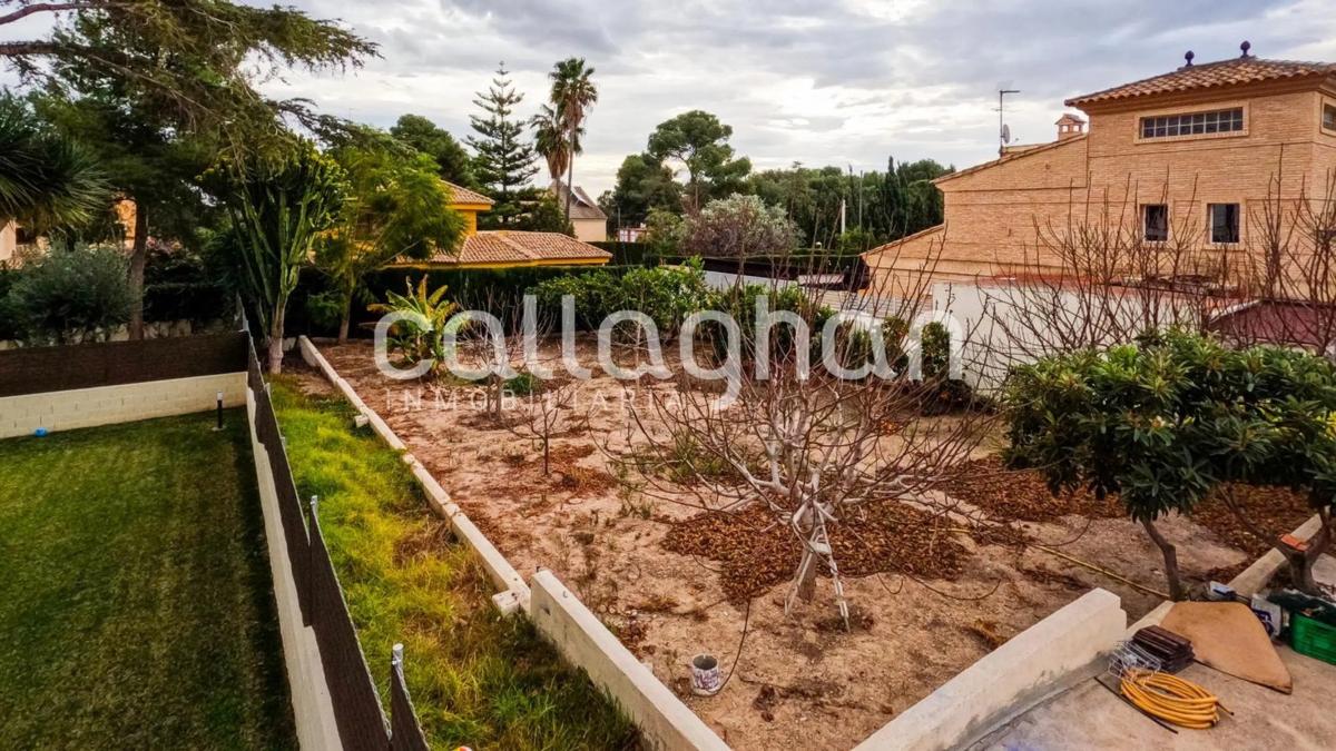 Terreno en venta en Paterna, Valencia photo 2