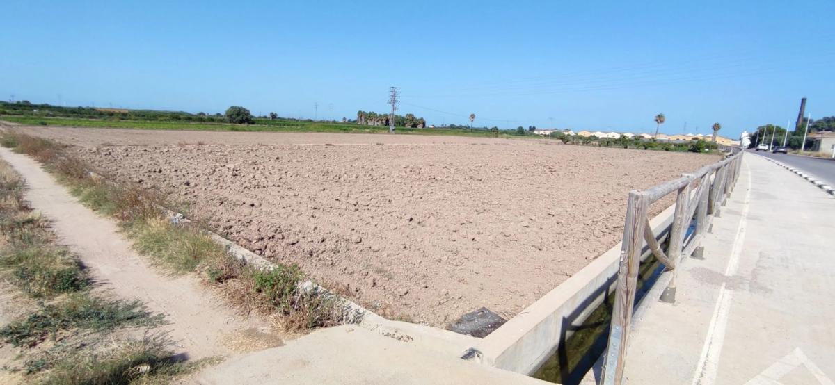 Terreno en venta en Catarroja, Valencia photo 1