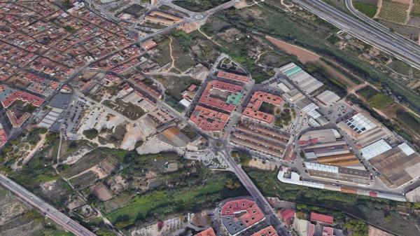 Terreno en calle Rafael Valls photo 3
