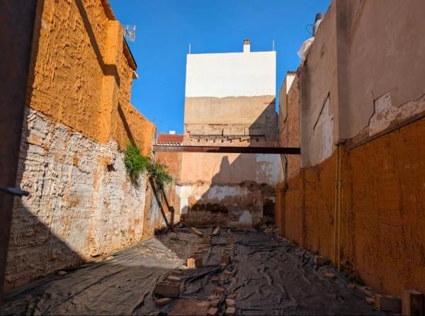 Terreno en calle las cortes, 32 thumbnail 1
