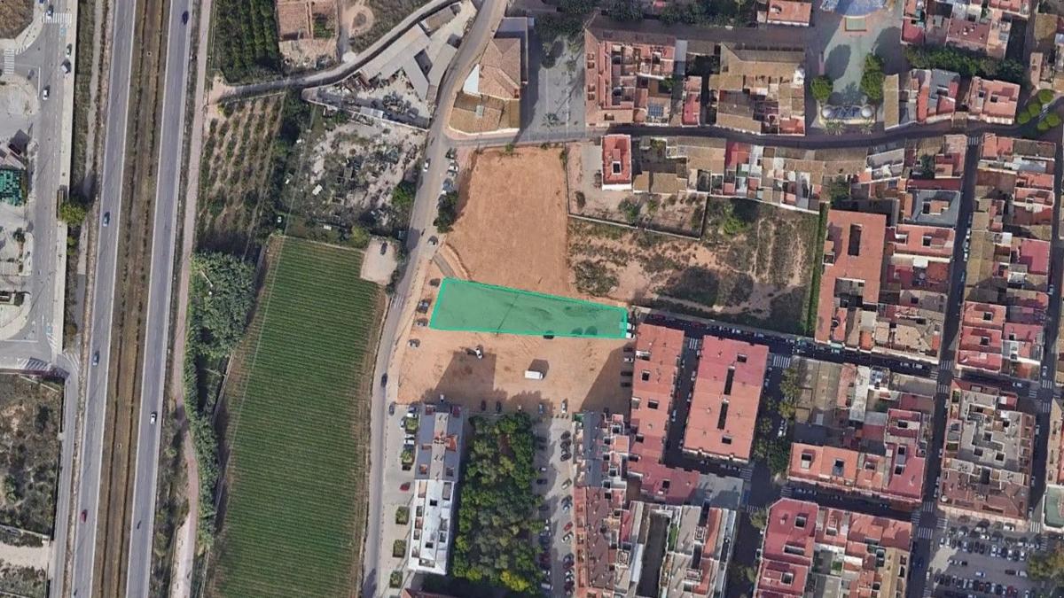 Terreno en venta en Benetusser, Valencia photo 2