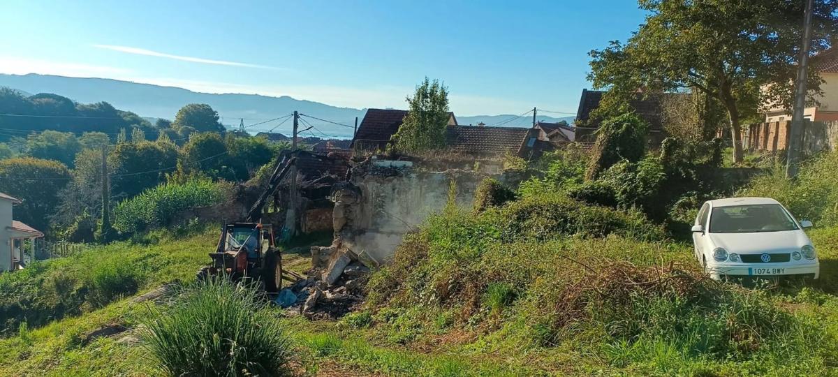 Land for sale in Moaña, Pontevedra photo 2