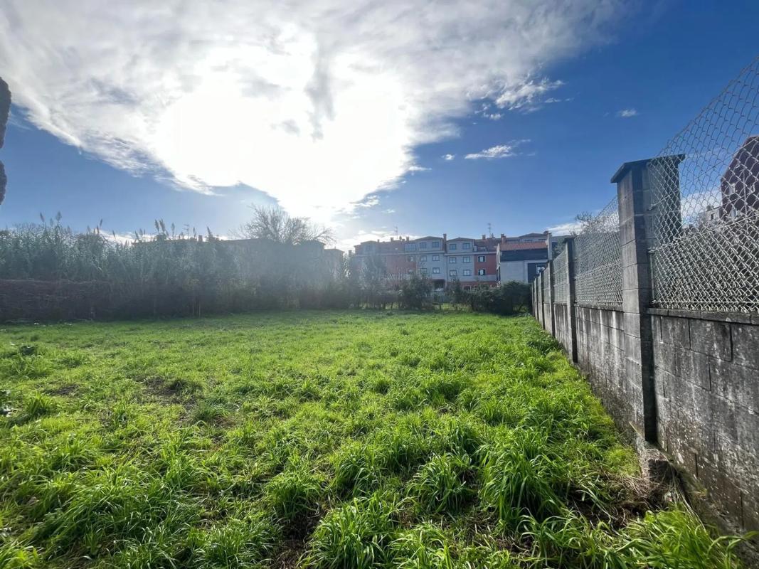 Terreno en venta en Vilagarcía de Arousa, Pontevedra photo 1