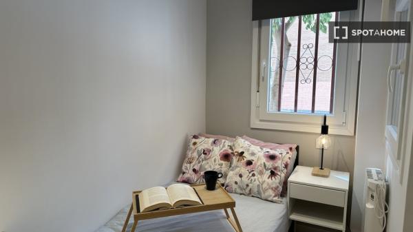 Habitación en piso compartido en alquiler en Opañel, Madrid thumbnail 1