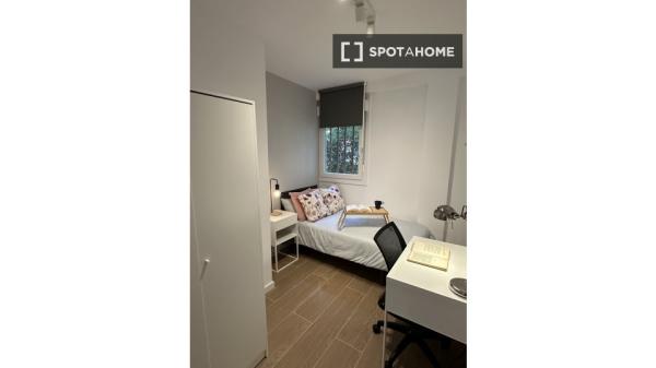 Habitación en piso compartido en alquiler en Opañel, Madrid photo 4