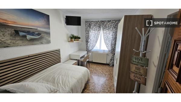 Habitación en piso compartido en terrassa. photo 2
