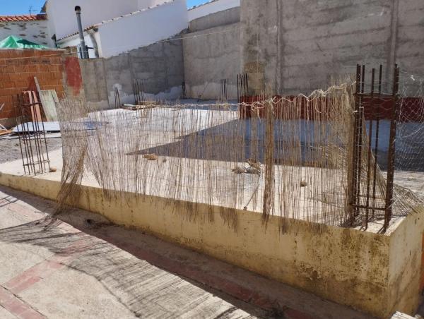 Terreno en calle medio s/n photo