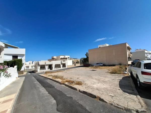 Terreno en calle Celia Viñas s/n thumbnail 1