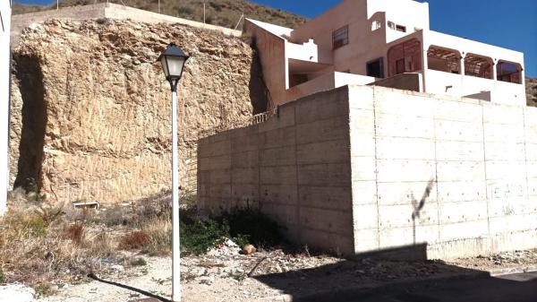 Terreno en calle Dalias thumbnail 2