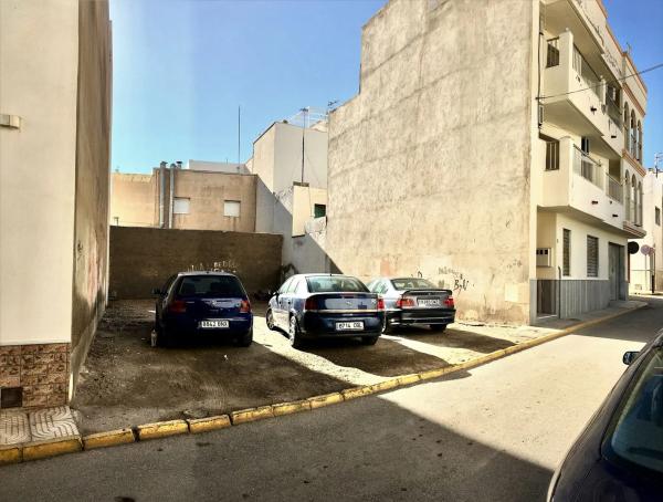 Terreno en calle Traíña thumbnail 1