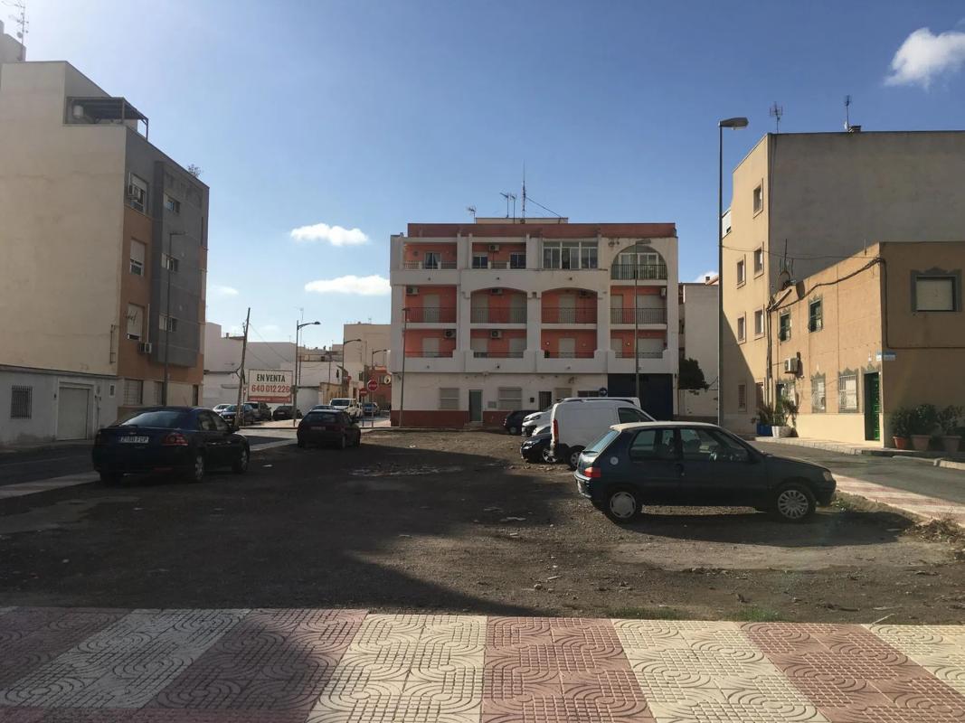 Działka na sprzedaż w Roquetas de Mar, Almería photo 1