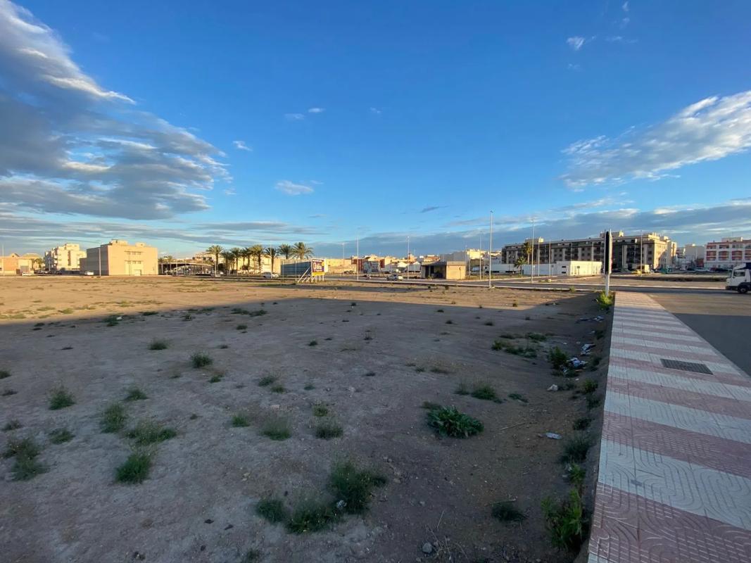 Terreno en venta en Roquetas de Mar, Almería photo 2
