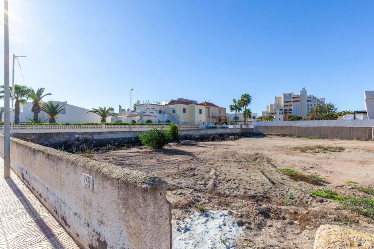 Terreno en venta en Roquetas de Mar, Almería photo 2