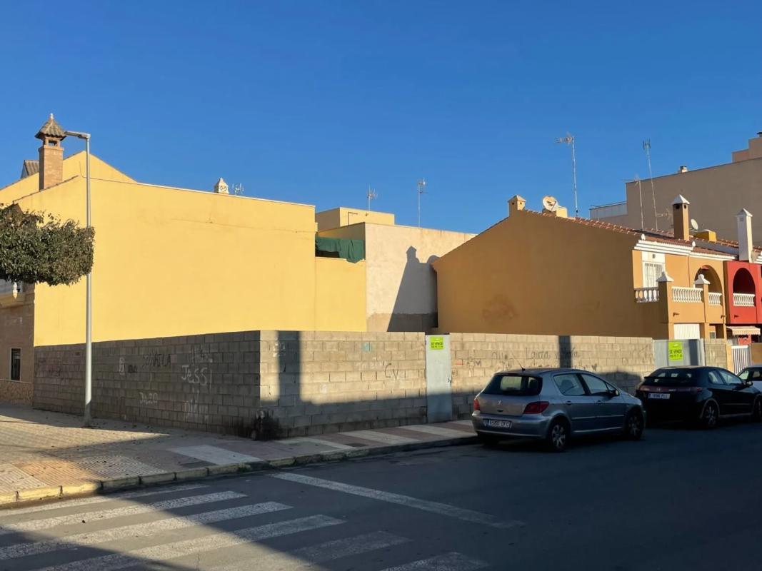 Terreno en venta en Roquetas de Mar, Almería photo 2