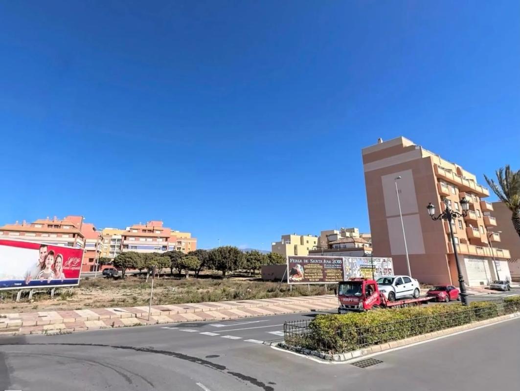 Terreno en venta en Roquetas de Mar, Almería photo 2