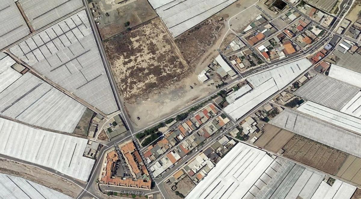Terreno en venta en Vícar, Almería photo 1