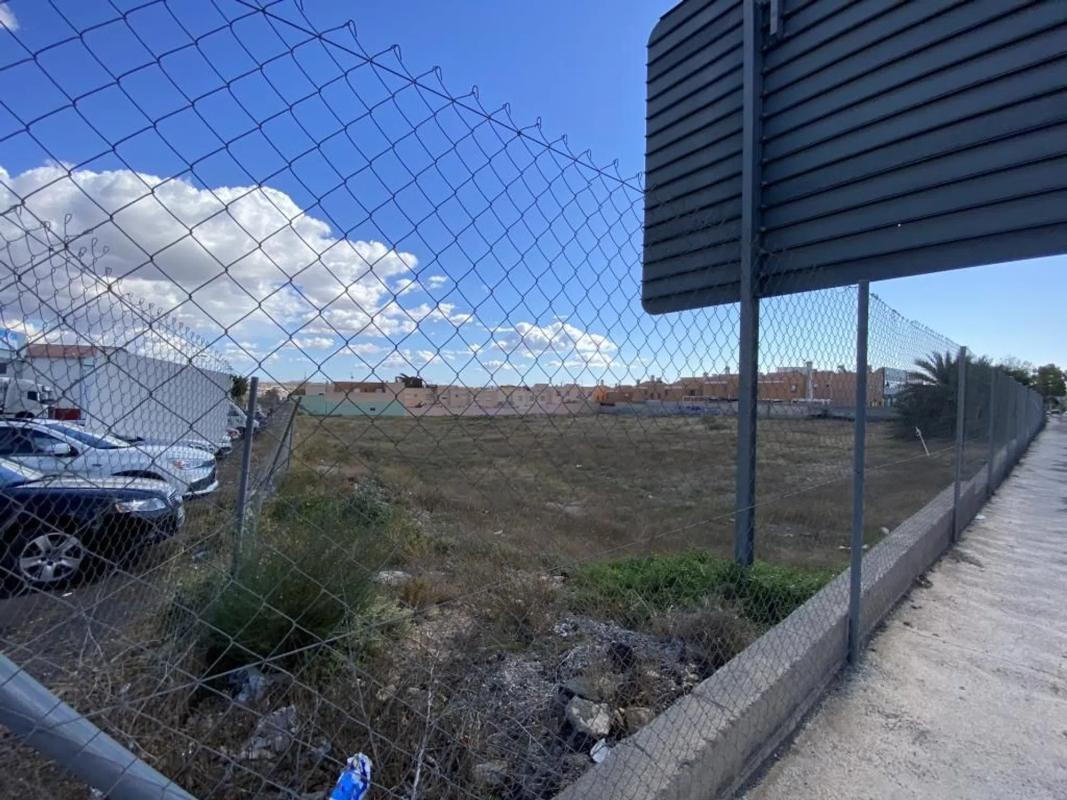 Terreno en venta en Huércal de Almería, Almería photo 1