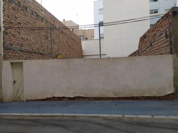 Terreno en calle Lugano, 10 photo