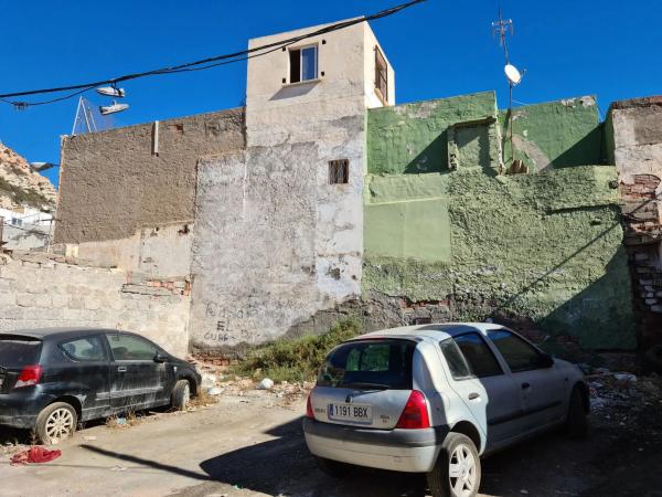 Terreno en calle Rioja, 20 photo