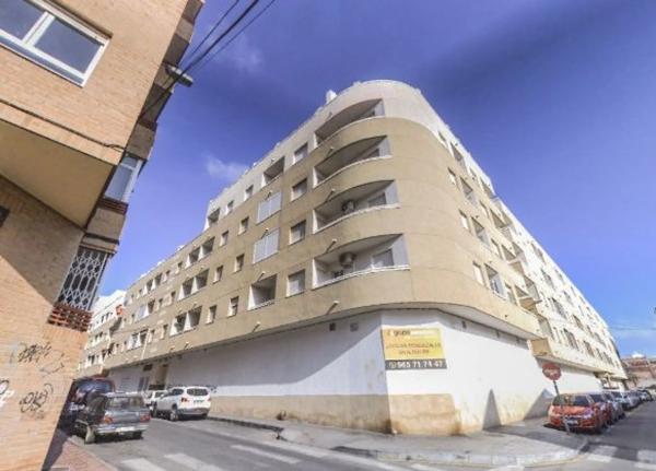 Piso en venta en Calle Joaquín Chapaprieta, Torrevieja
 photo