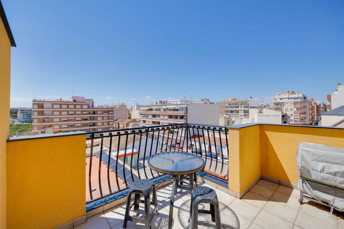 Venta de ático en Calle del Huerto, Torrevieja photo 2