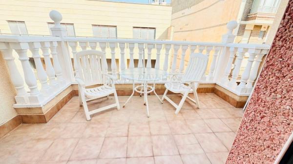 Ático en venta en Calle Clavel, Torrevieja thumbnail 1