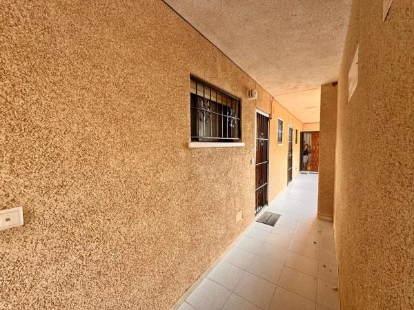Estudio en venta en Avenida Robleda, 11, Torrevieja photo 1