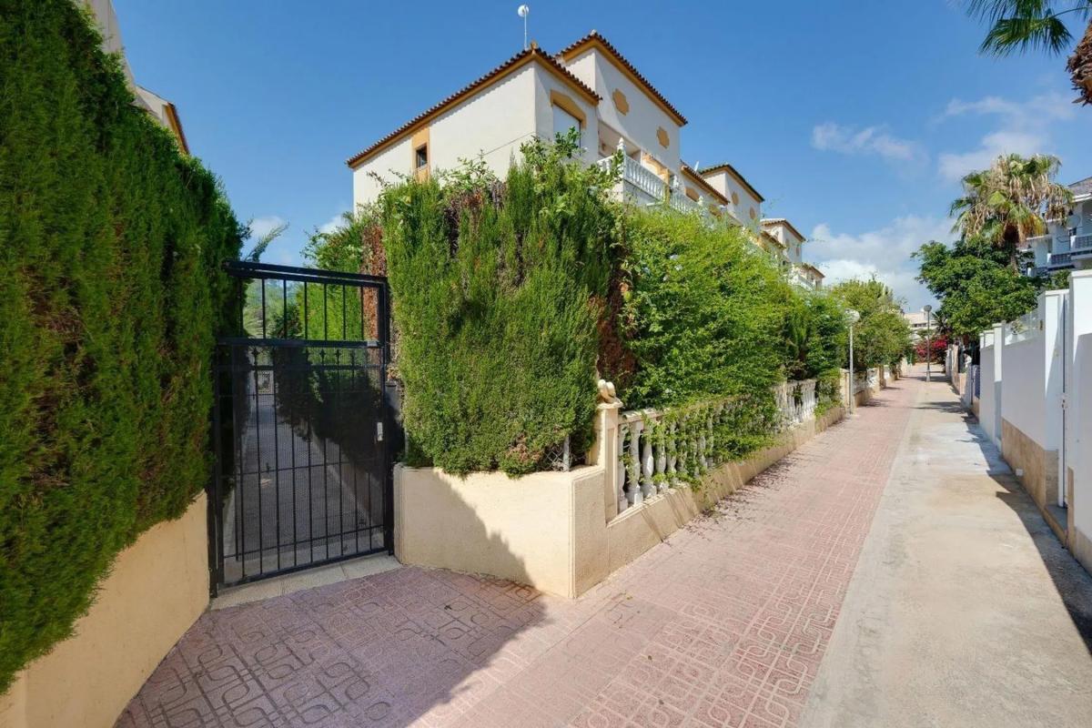 Sprzedaż mieszkania w Barrio La Siesta - El Salado - Torreta, Torrevieja
photo 2