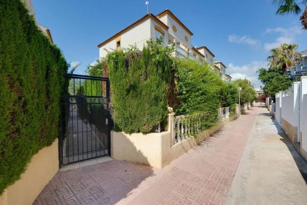 Apartment for sale in  Barrio La Siesta - El Salado - Torreta, Torrevieja photo 2